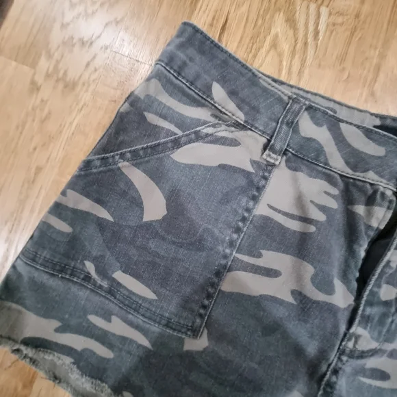 Jay Jays camo denim shorts - Picture 3 of 9